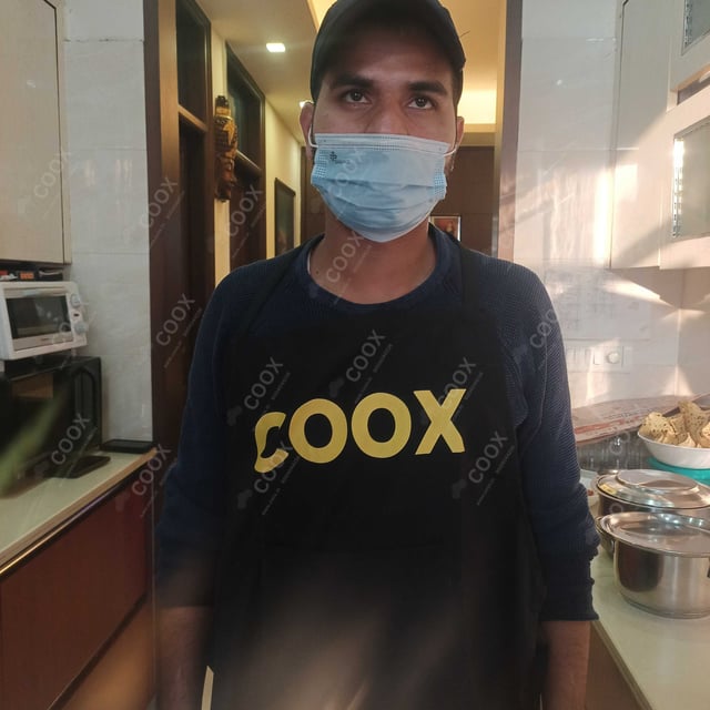 Chef from COOX at bookings. Professional cooks chefs at home