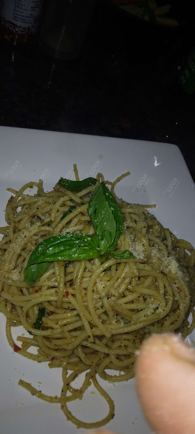 Delicious Spaghetti aglio e olio prepared by COOX