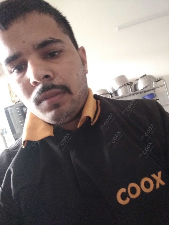 Chef from COOX at bookings. Professional cooks chefs at home