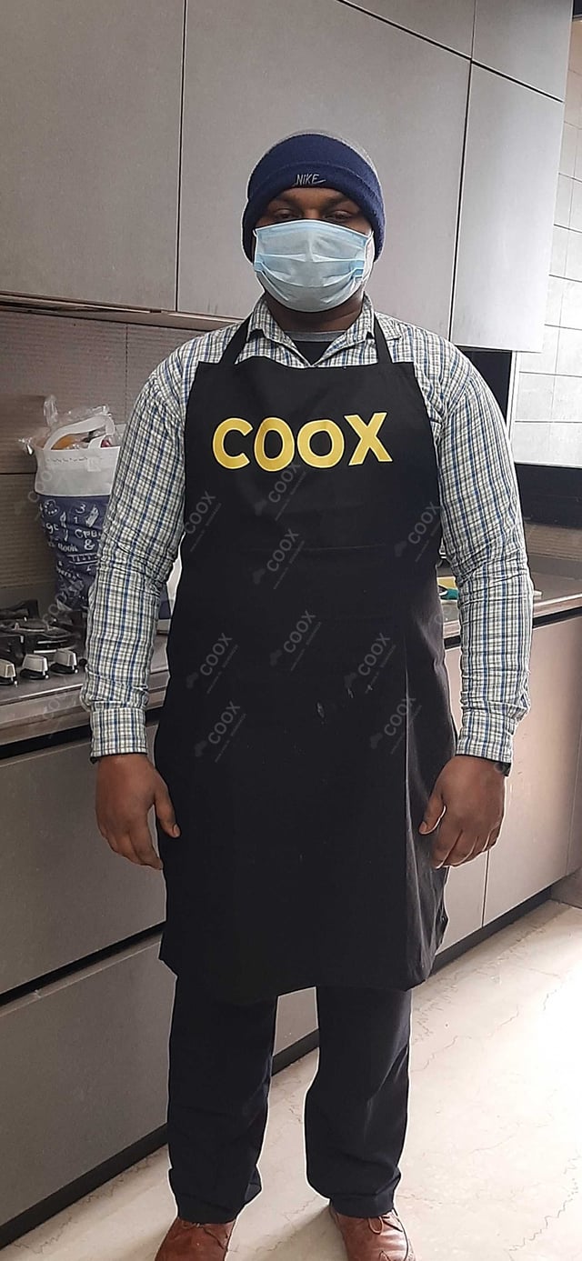 Chef from COOX at bookings. Professional cooks chefs at home