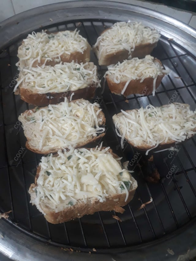 Delicious Garlic Bread with Cheese prepared by COOX