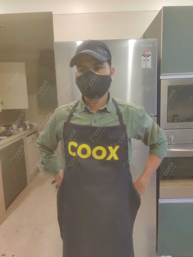 Chef from COOX at bookings. Professional cooks chefs at home