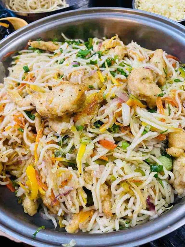 Delicious Chicken Hakka Noodles prepared by COOX