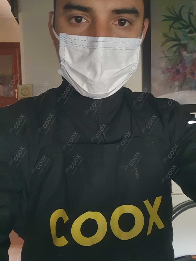 Chef from COOX at bookings. Professional cooks chefs at home