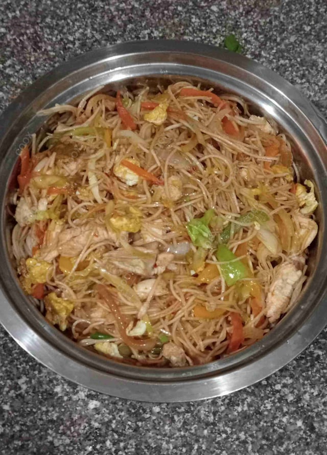 Delicious Chicken Hakka Noodles prepared by COOX