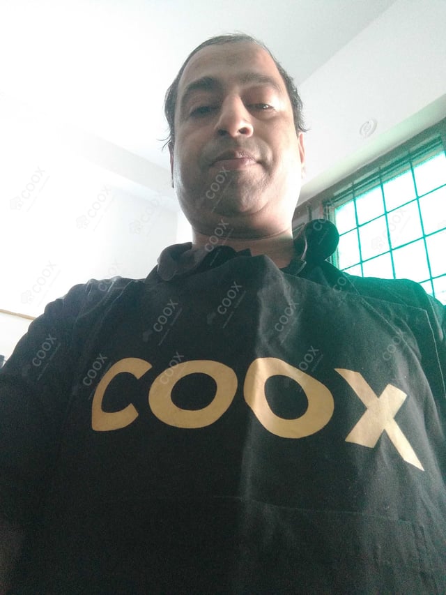 Chef from COOX at bookings. Professional cooks chefs at home