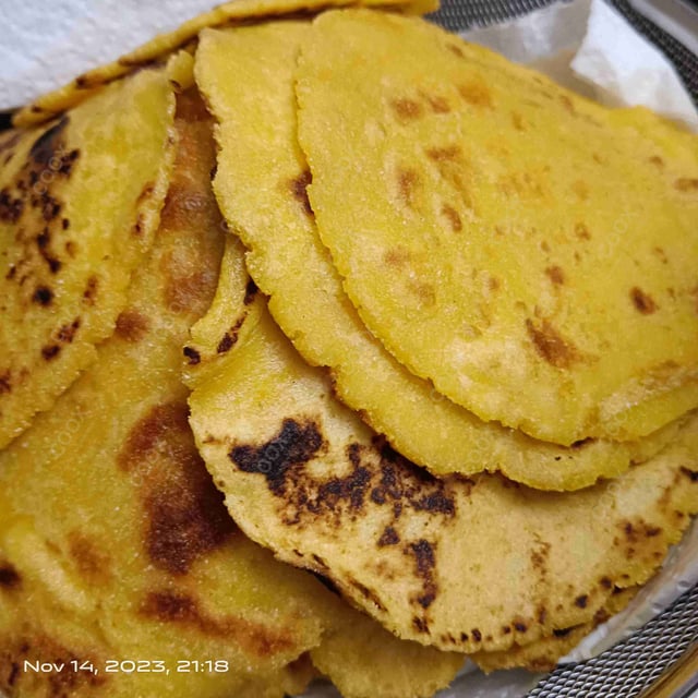 Delicious Makki ki Rotis prepared by COOX