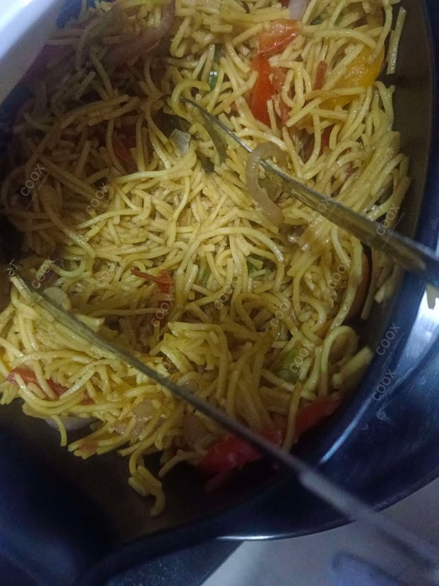 Delicious Veg Hakka Noodles prepared by COOX