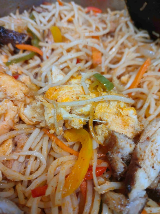 Delicious Chicken Chilli Garlic Noodles prepared by COOX