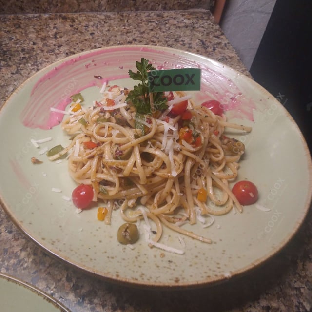 Delicious Spaghetti aglio e olio prepared by COOX