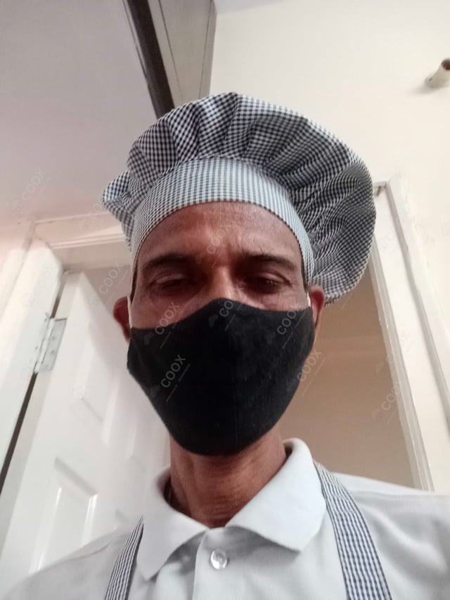 Chef from COOX at bookings. Professional cooks chefs at home