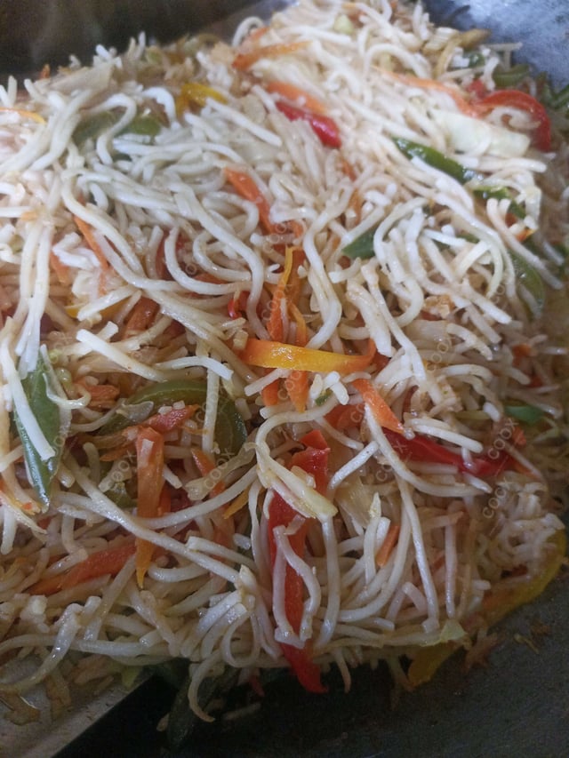 Delicious Veg Hakka Noodles prepared by COOX