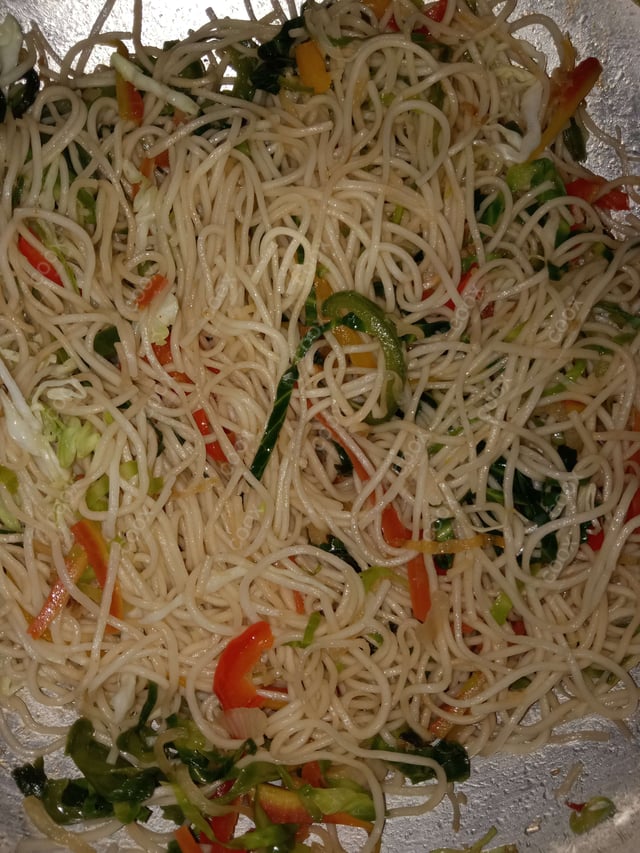 Delicious Veg Hakka Noodles prepared by COOX