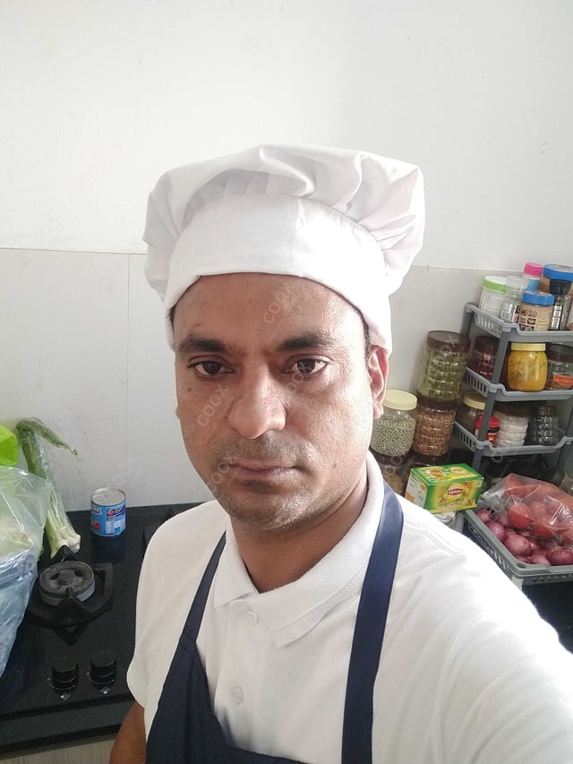 Chef from COOX at bookings. Professional cooks chefs at home