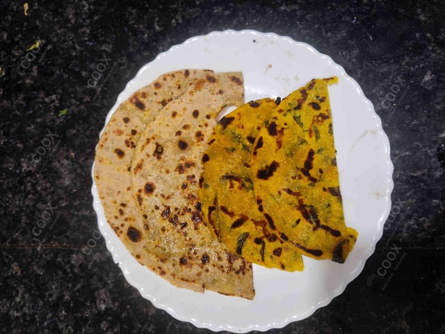 Delicious Makki ki Rotis prepared by COOX