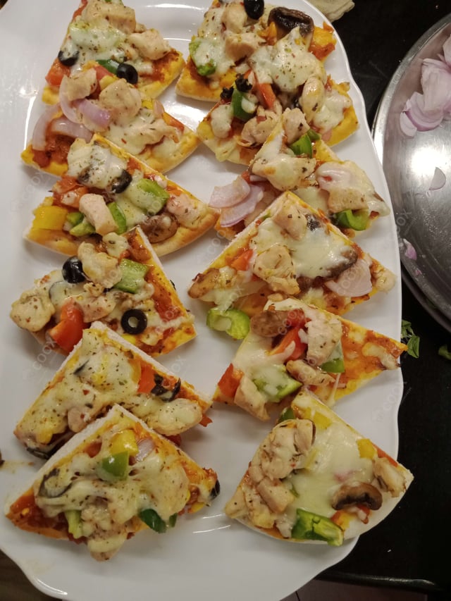 Delicious Chicken Pizza prepared by COOX