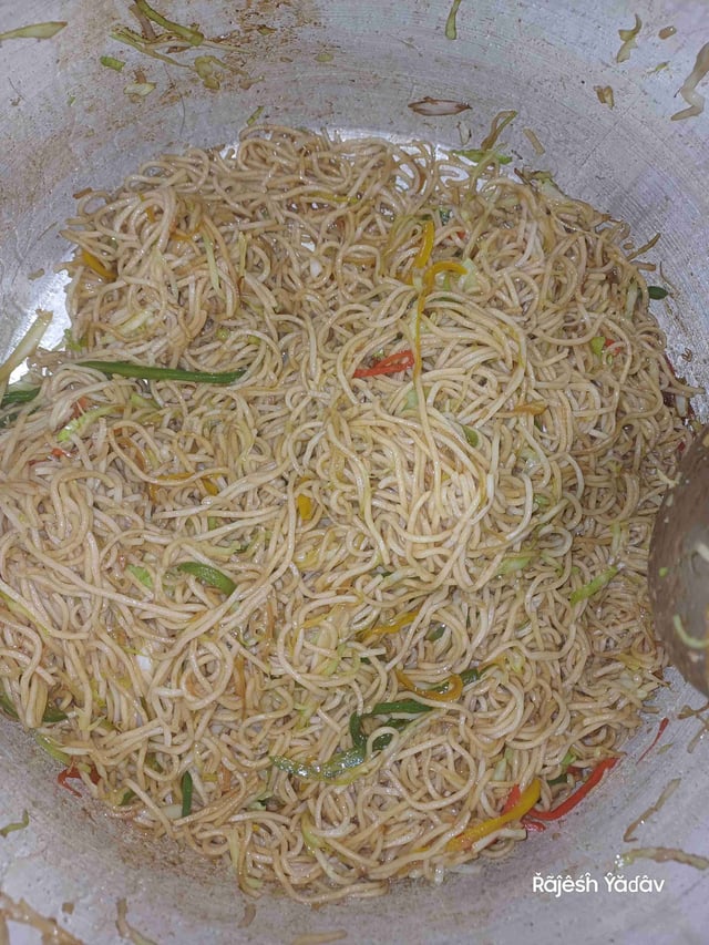 Delicious Veg Hakka Noodles prepared by COOX