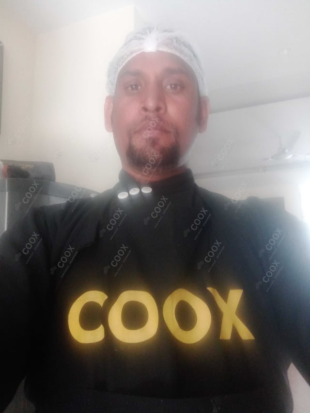 Chef from COOX at bookings. Professional cooks chefs at home