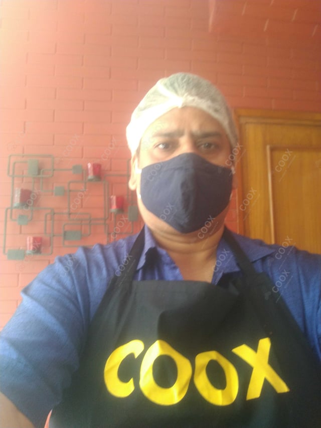 Chef from COOX at bookings. Professional cooks chefs at home