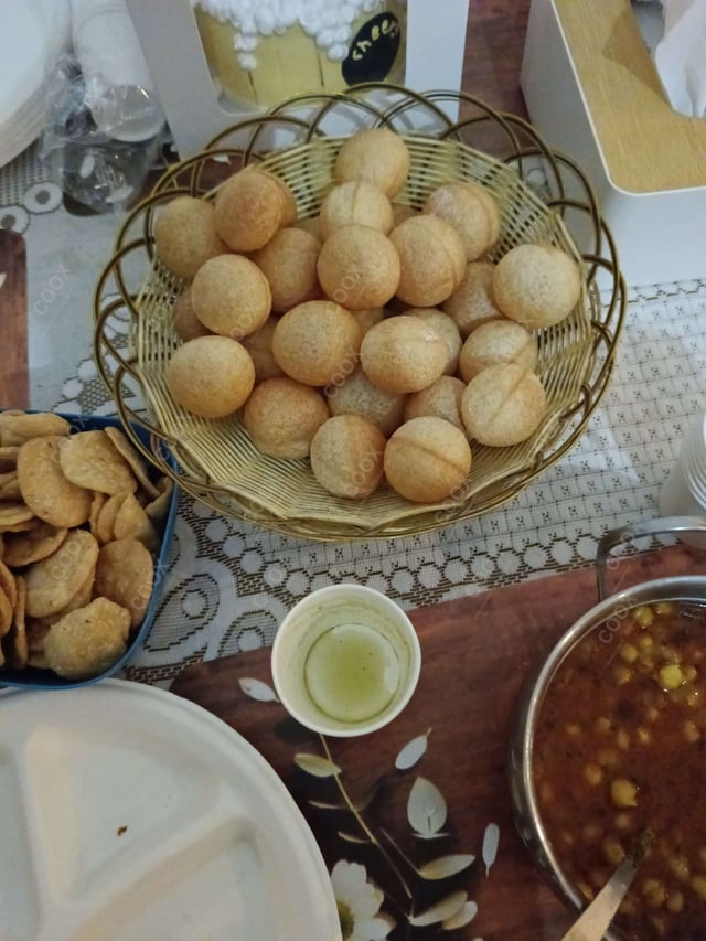 Delicious Gol Gappe (Pani Puri) prepared by COOX