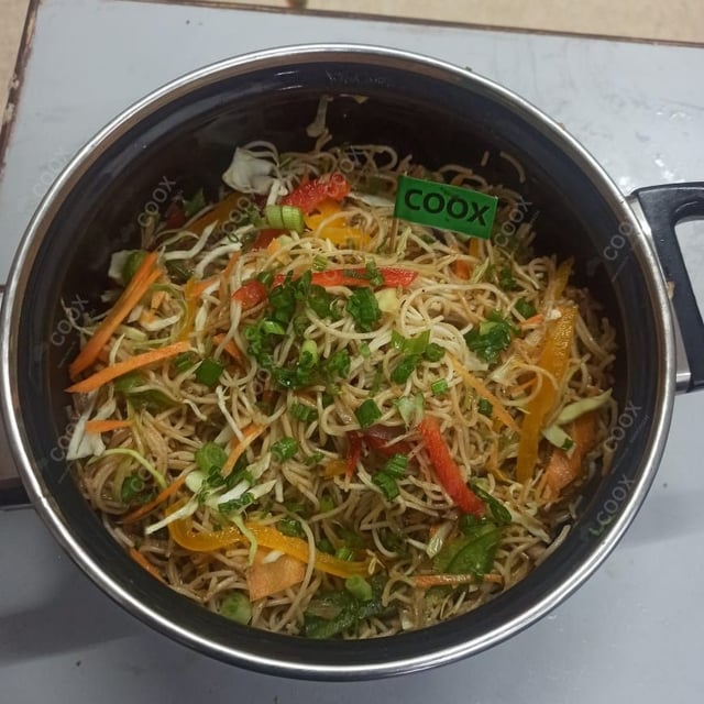 Delicious Veg Hakka Noodles prepared by COOX