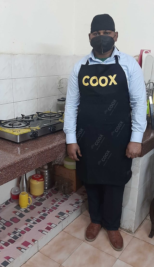 Chef from COOX at bookings. Professional cooks chefs at home