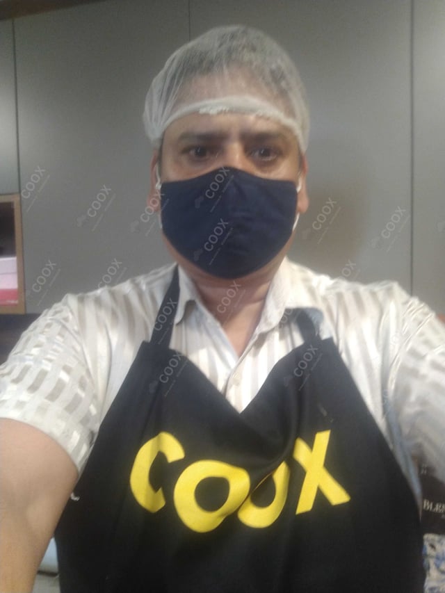 Chef from COOX at bookings. Professional cooks chefs at home