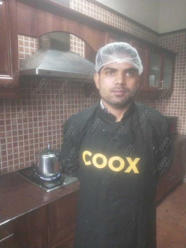 Chef from COOX at bookings. Professional cooks chefs at home