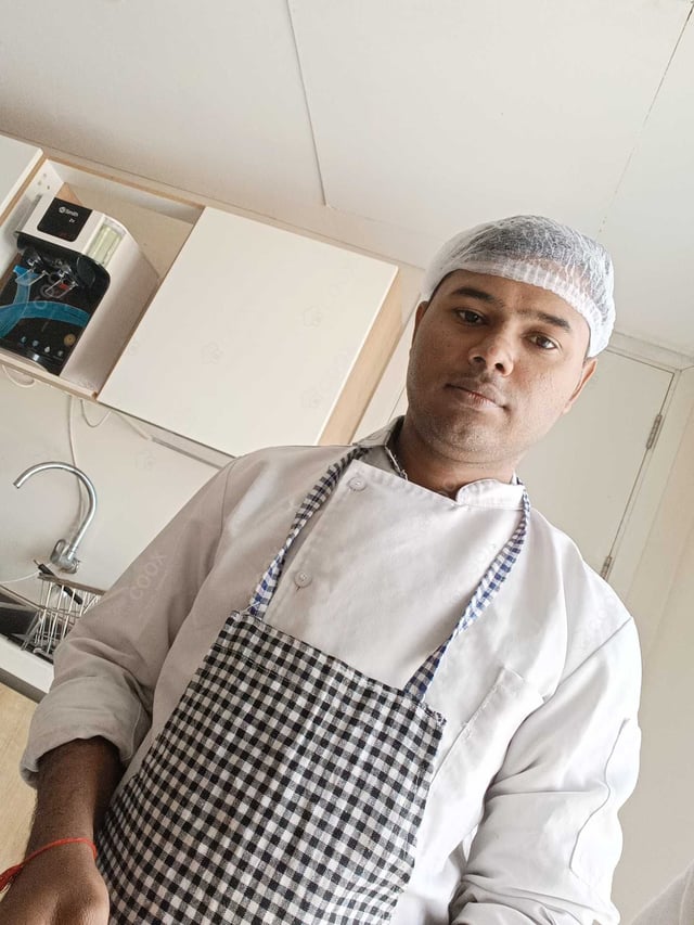 Chef from COOX at bookings. Professional cooks chefs at home