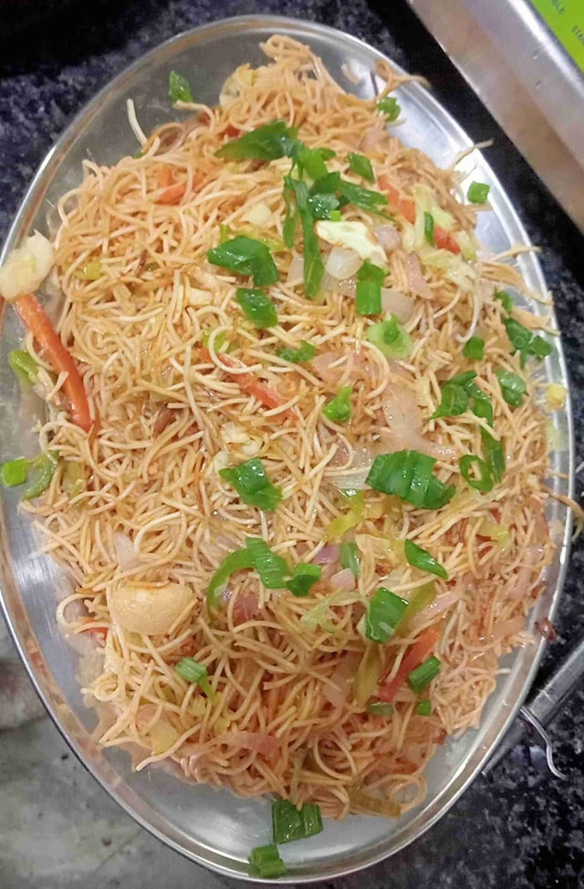 Delicious Veg Hakka Noodles prepared by COOX