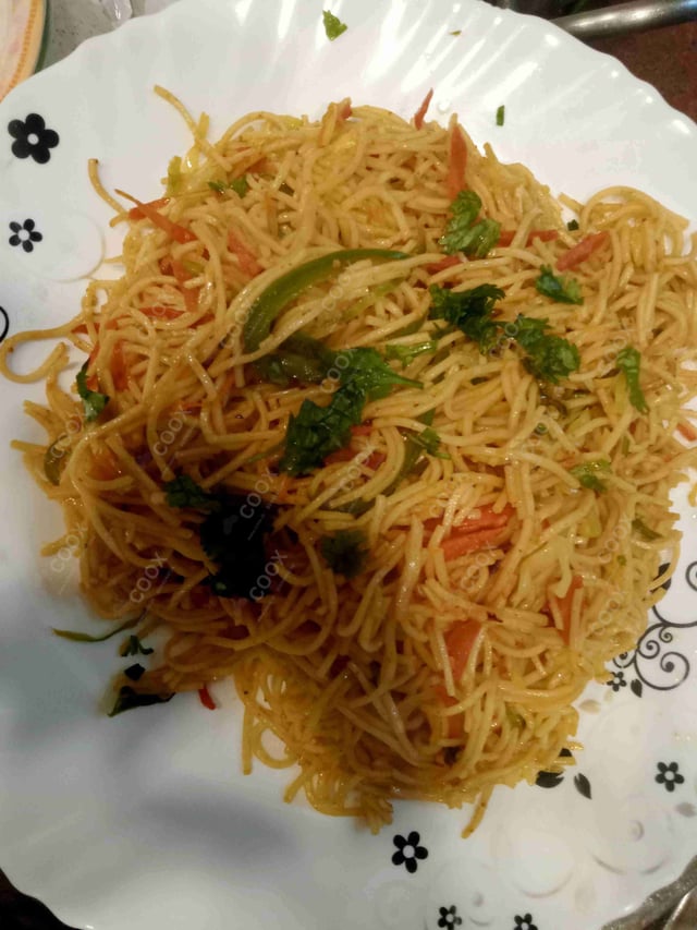 Delicious Veg Hakka Noodles prepared by COOX