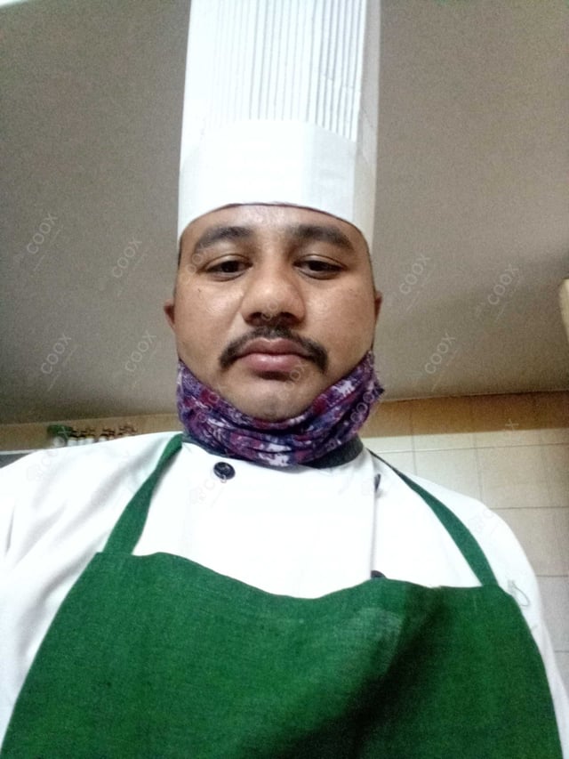 Chef from COOX at bookings. Professional cooks chefs at home