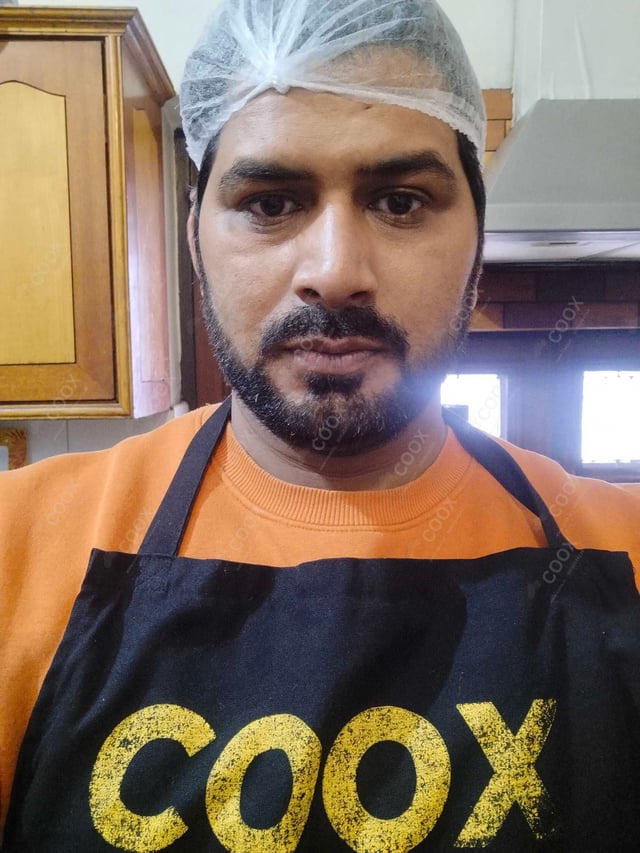 Chef from COOX at bookings. Professional cooks chefs at home