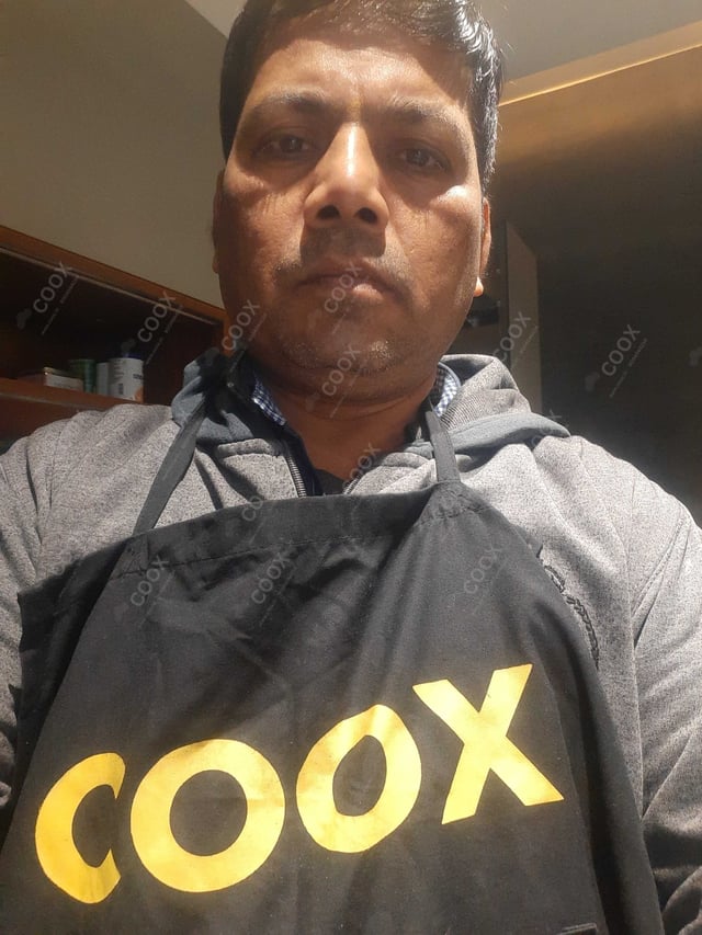 Chef from COOX at bookings. Professional cooks chefs at home