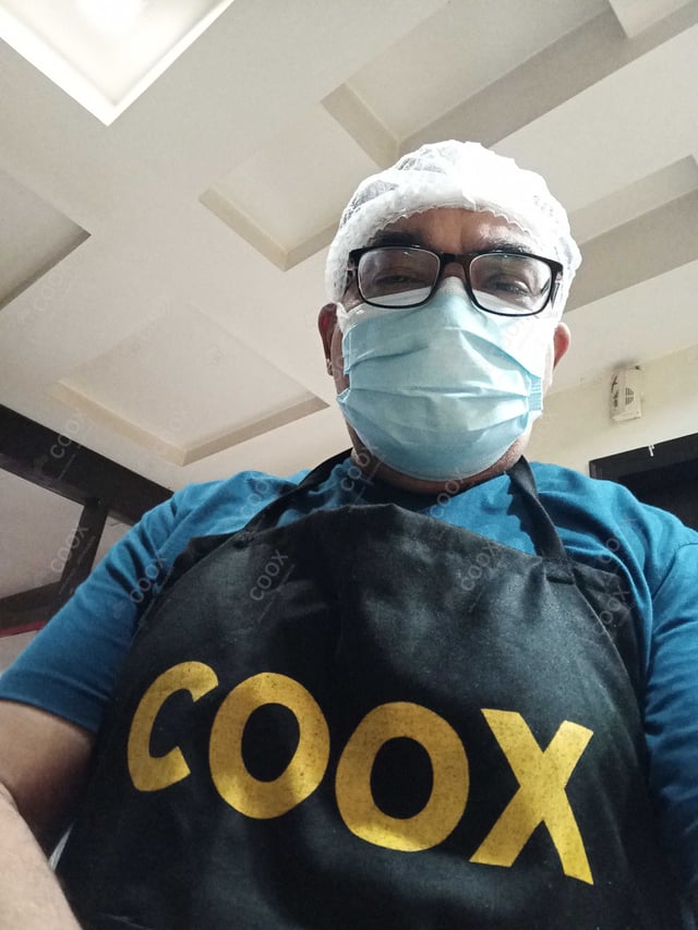 Chef from COOX at bookings. Professional cooks chefs at home