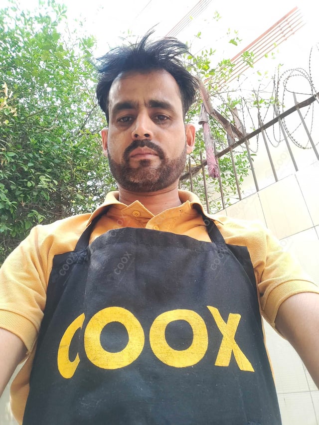 Chef from COOX at bookings. Professional cooks chefs at home