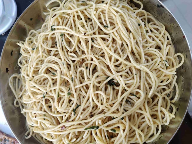 Delicious Spaghetti Aglio e Olio prepared by COOX