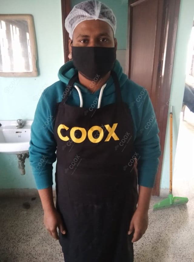 Chef from COOX at bookings. Professional cooks chefs at home