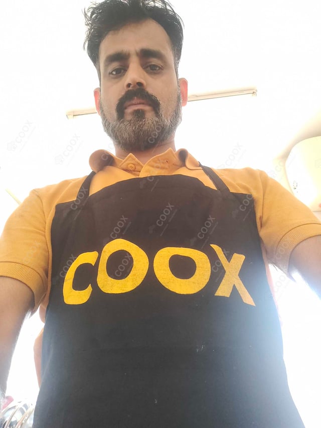 Chef from COOX at bookings. Professional cooks chefs at home