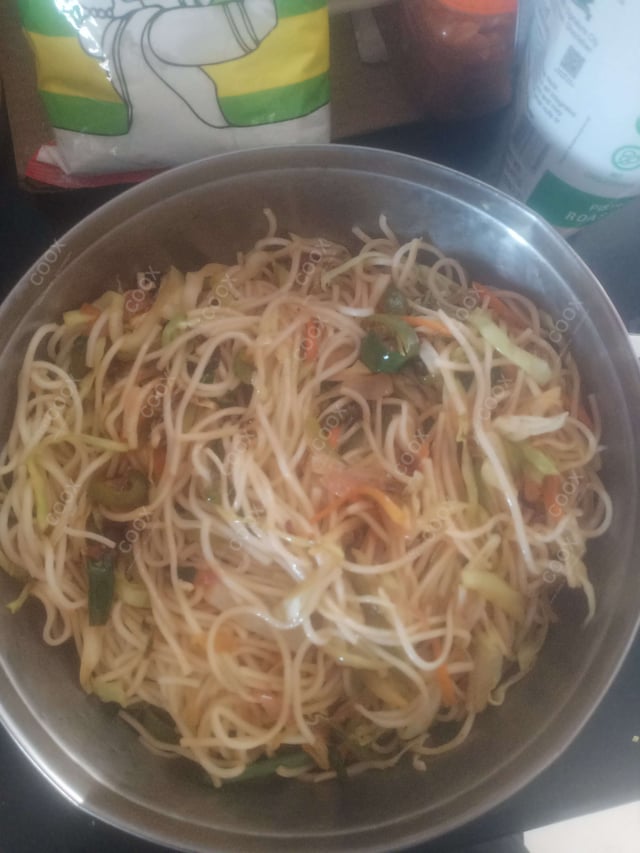 Delicious Veg Hakka Noodles prepared by COOX