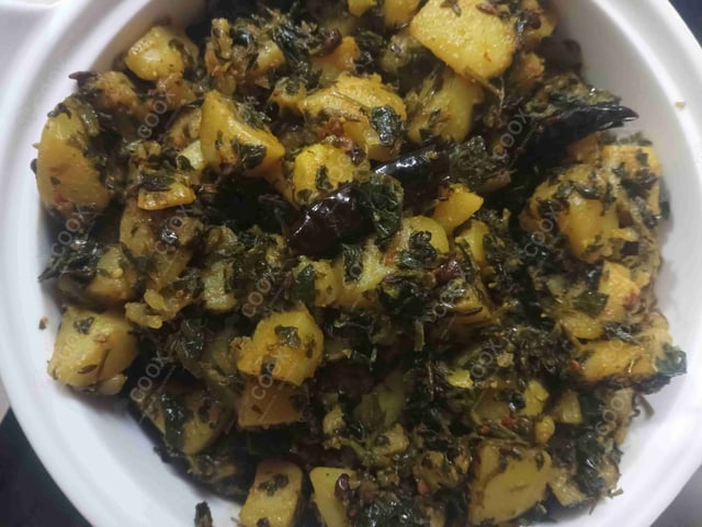 Delicious Aloo Methi prepared by COOX