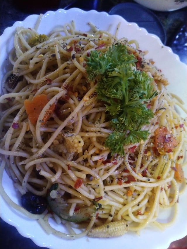 Delicious Spaghetti aglio e olio prepared by COOX