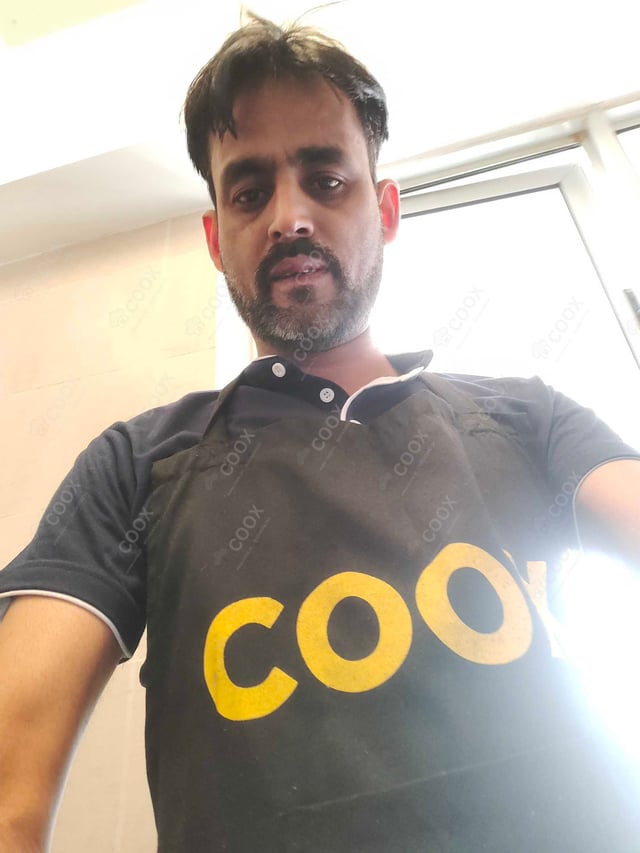 Chef from COOX at bookings. Professional cooks chefs at home