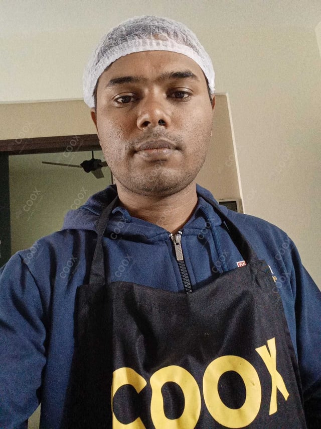 Chef from COOX at bookings. Professional cooks chefs at home