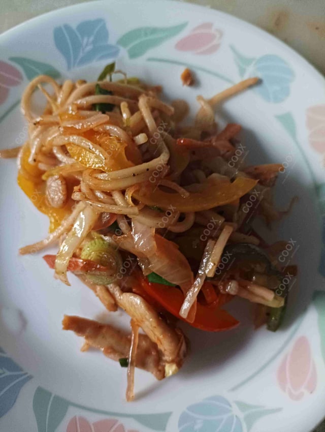 Delicious Chicken Chilli Garlic Noodles prepared by COOX