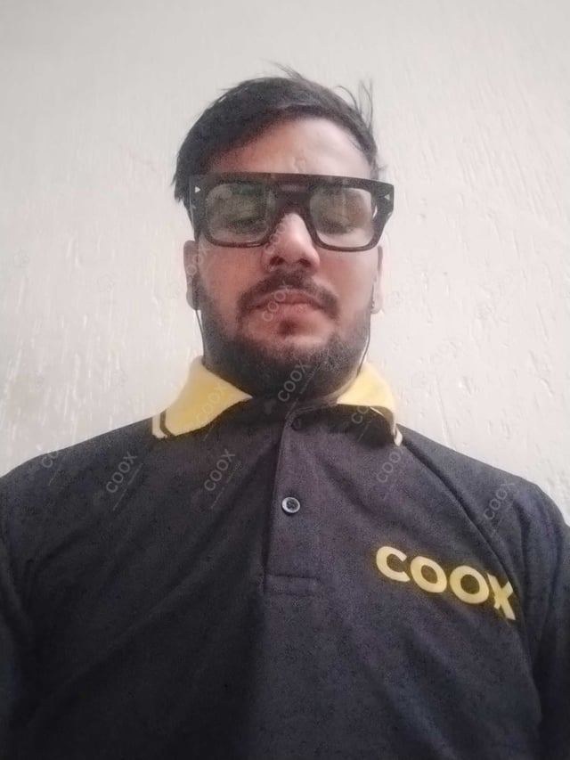 Chef from COOX at bookings. Professional cooks chefs at home