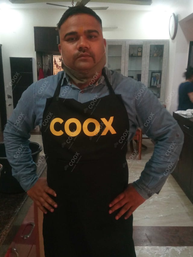 Chef from COOX at bookings. Professional cooks chefs at home