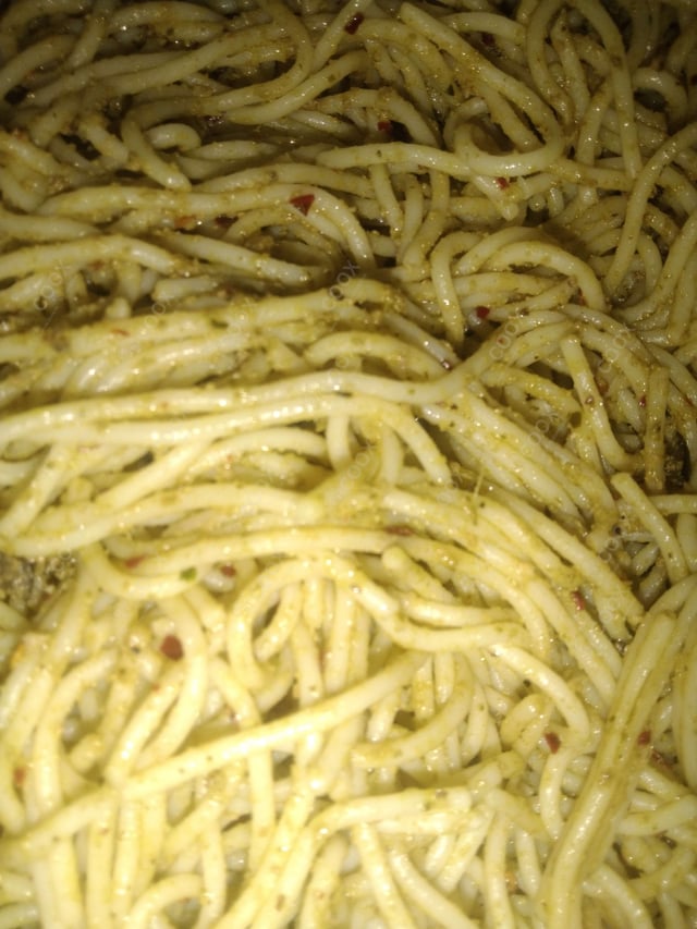 Delicious Spaghetti Aglio e Olio prepared by COOX