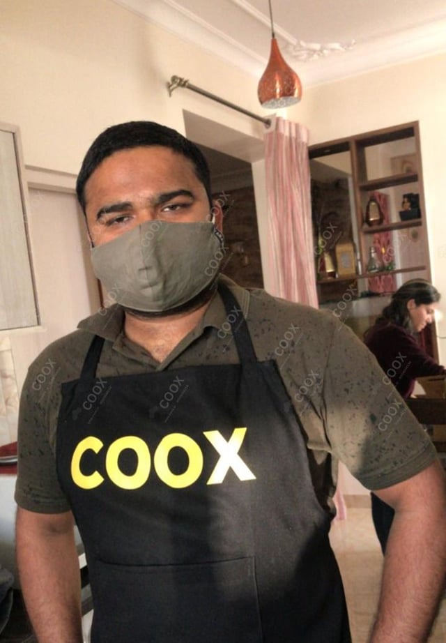 Chef from COOX at bookings. Professional cooks chefs at home