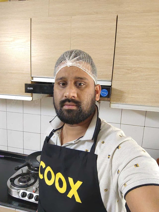 Chef from COOX at bookings. Professional cooks chefs at home